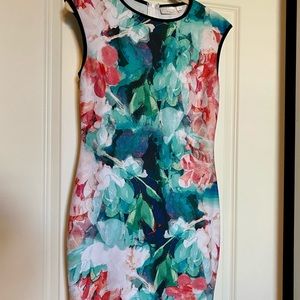 Very comfortable pencil style form fitting dress